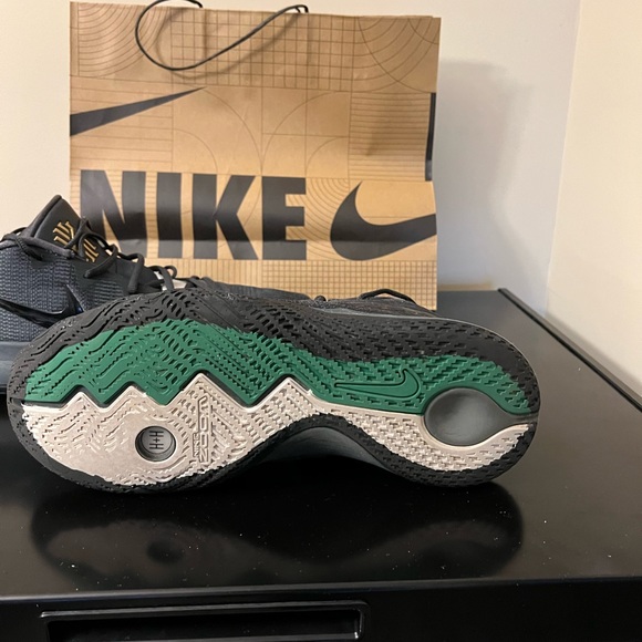 Kyrie Flytrap (size 12) - Picture 11 of 11